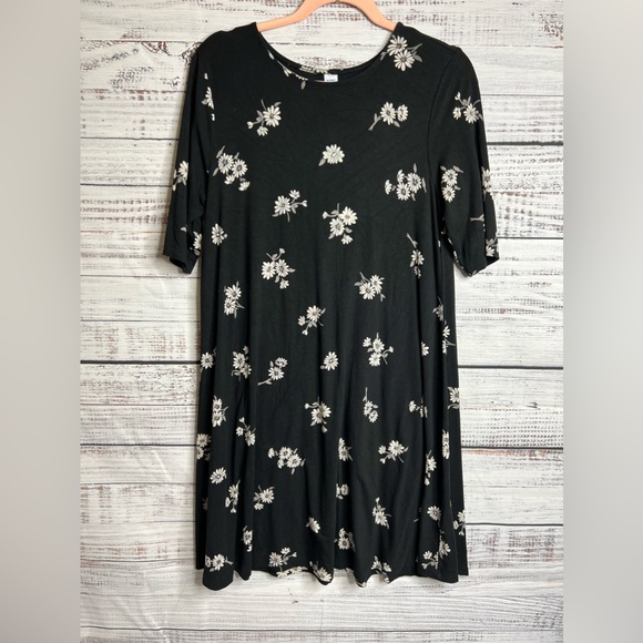 Old Navy Dresses & Skirts - Old Navy Floral MIDI T-shirt Dress